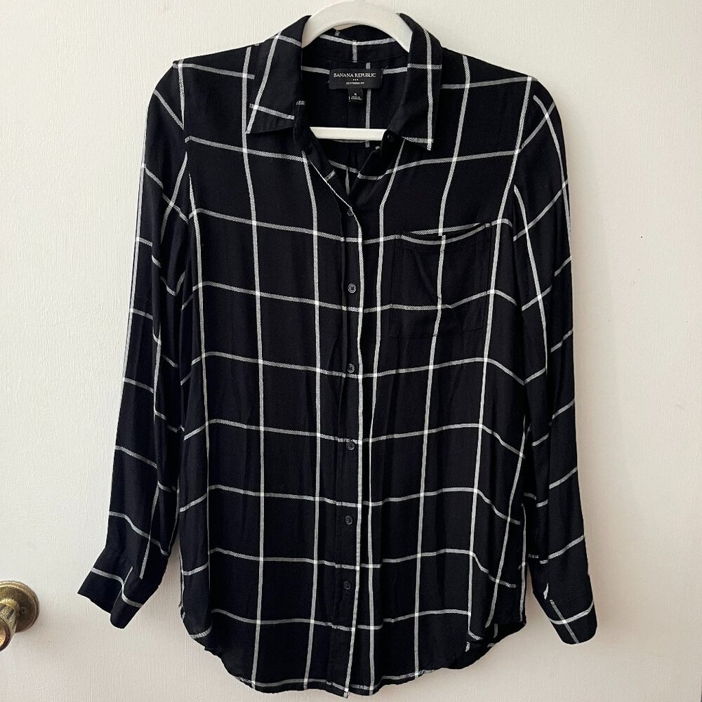 Banana Republic black & white button down